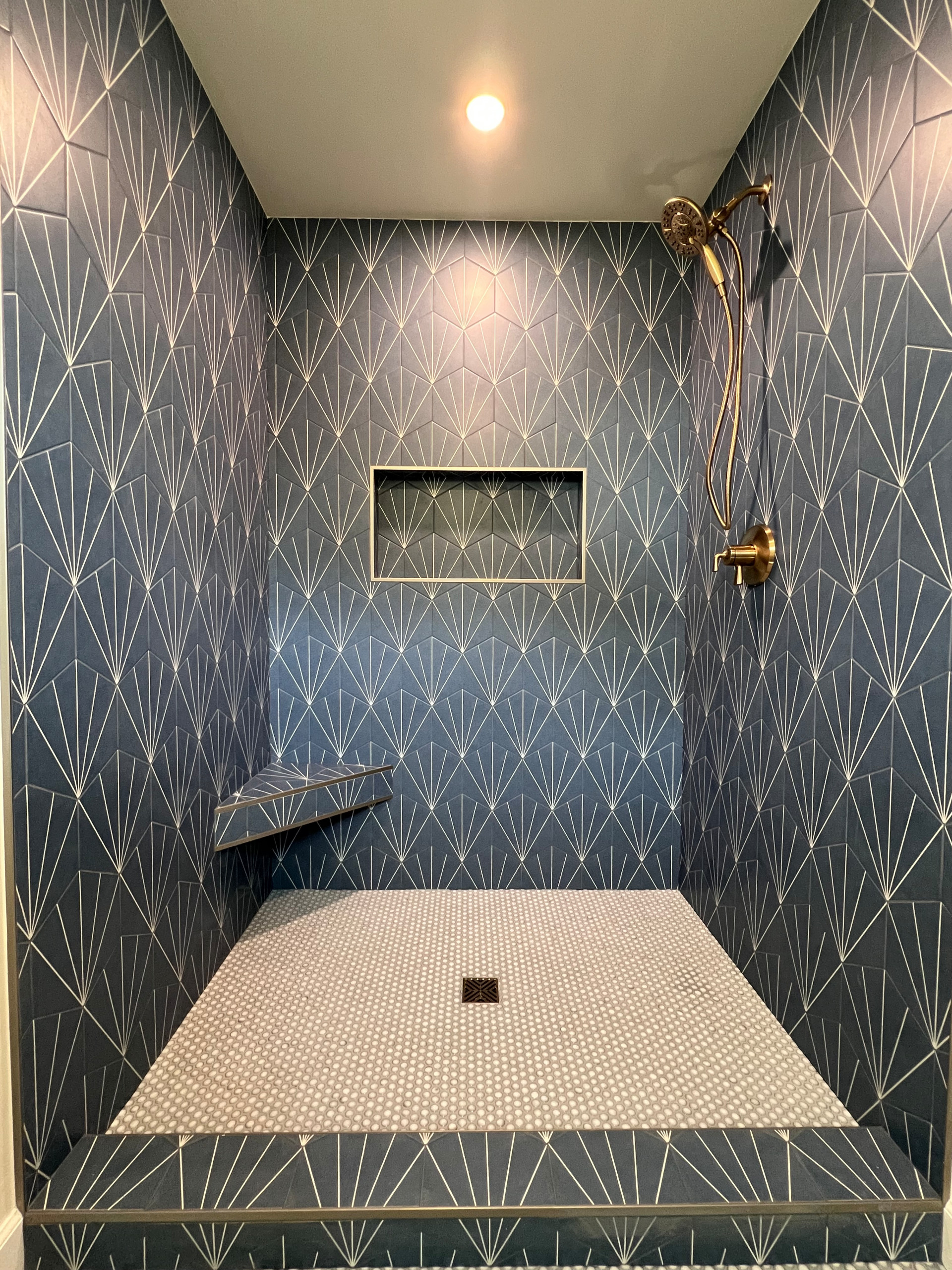Shampoo Niche & Corner Bench