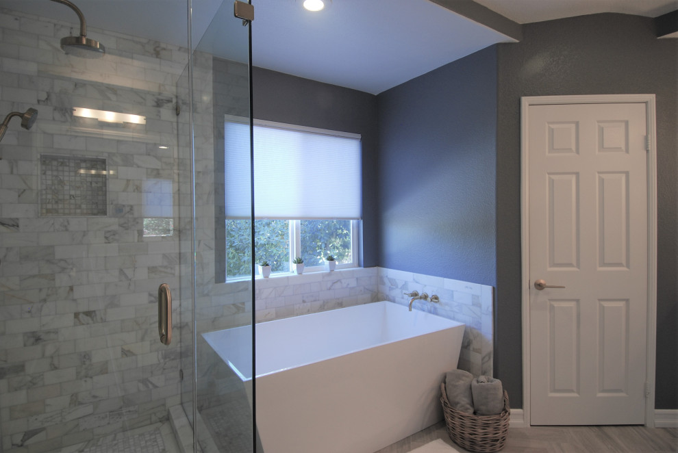 Example of a small transitional bathroom design in Orange County