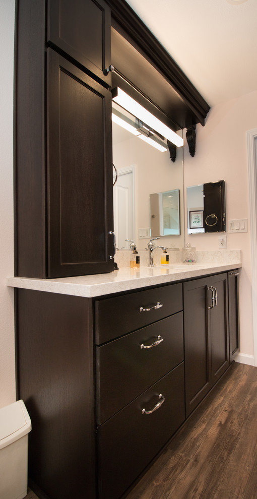 Bathroom - mid-sized transitional master white tile and subway tile brown floor bathroom idea with flat-panel cabinets, dark wood cabinets, a two-piece toilet, pink walls, an undermount sink and quartz countertops