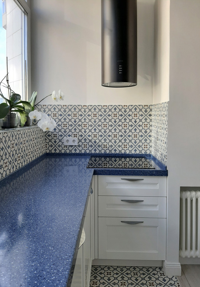 Рабочая зона кухни, вынесенная н абалкон