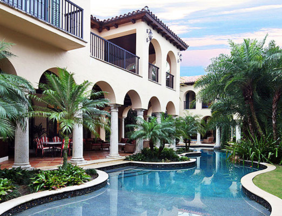Inspiration for a transitional home design remodel in Miami