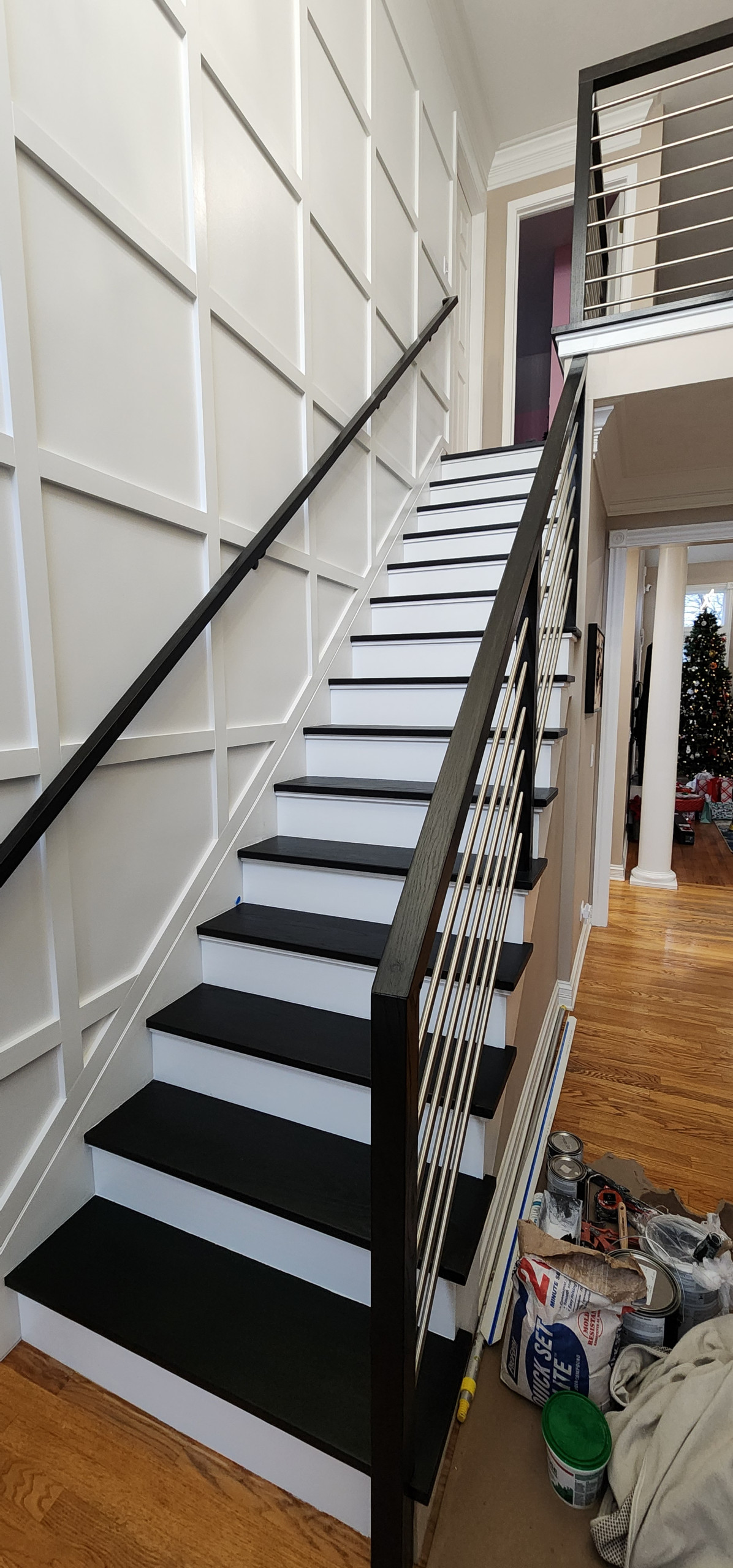 Ultra Modern Black and Stainless Steel Horizontal Bar Creation