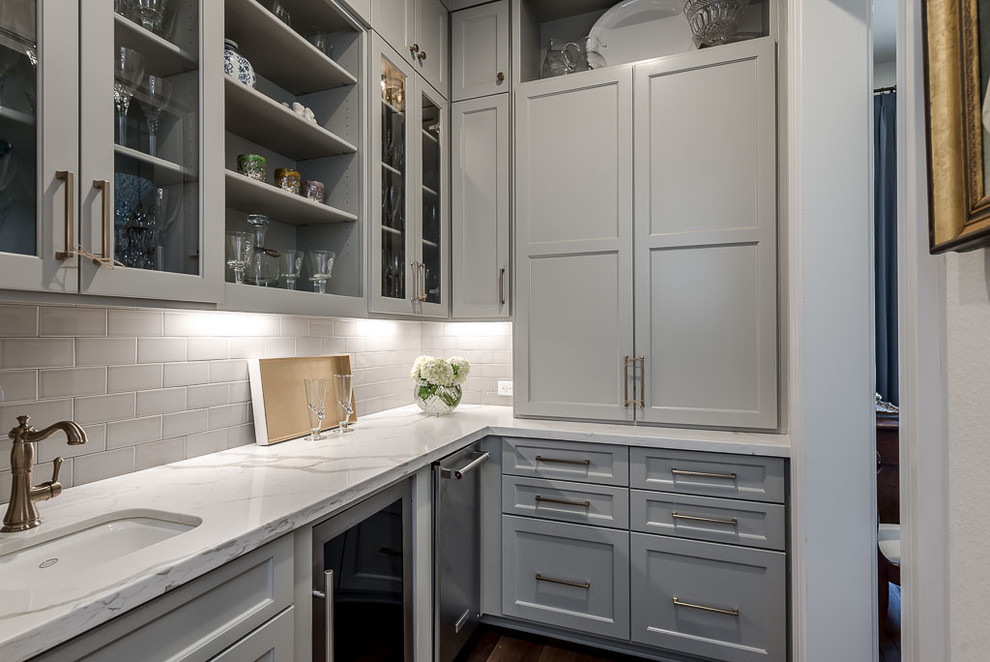 Transitional home design photo in Austin