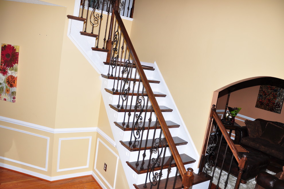 Design ideas for a traditional staircase in Richmond.