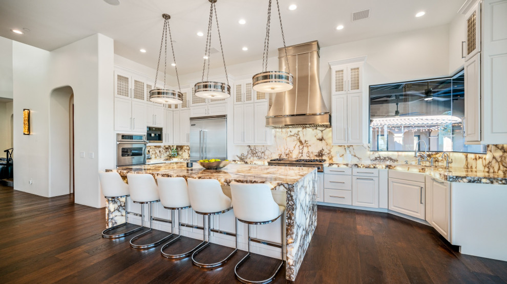 Example of a transitional kitchen design in Phoenix