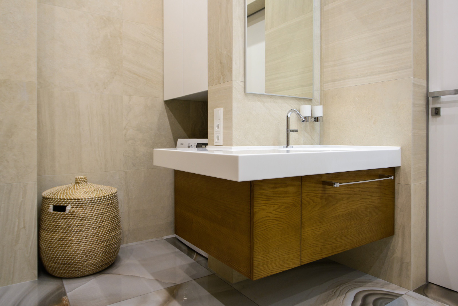 Подвесная тумба в ванную