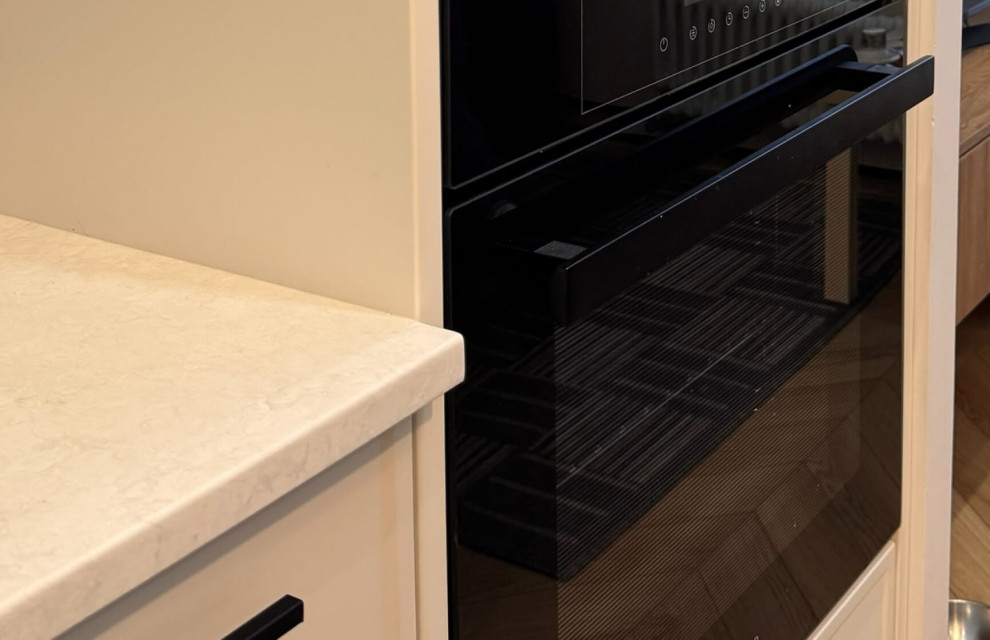 Кухня во французском стиле в светлых тонах