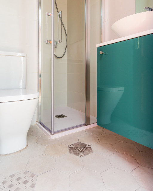Un hogar de paz skandinavisch-badezimmer