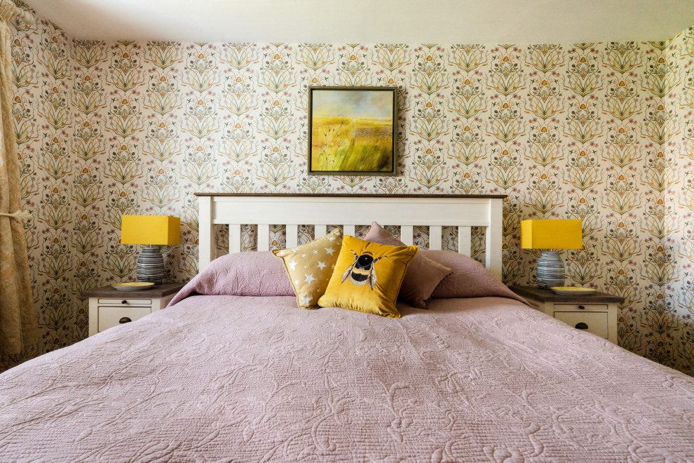 Design ideas for a mid-sized transitional bedroom in Devon.