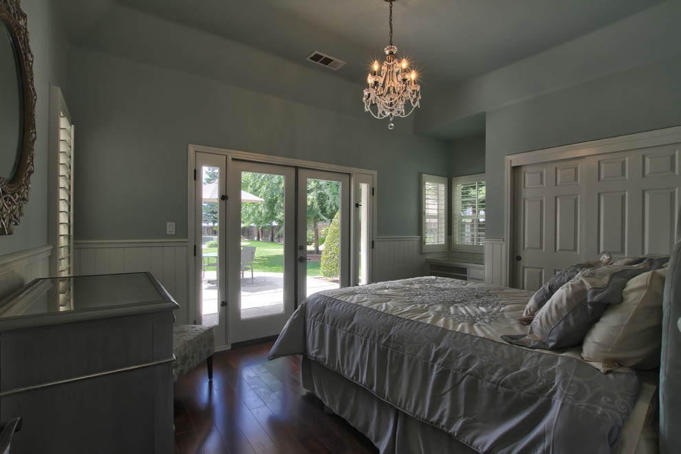 Photo of a transitional bedroom in Burlington.
