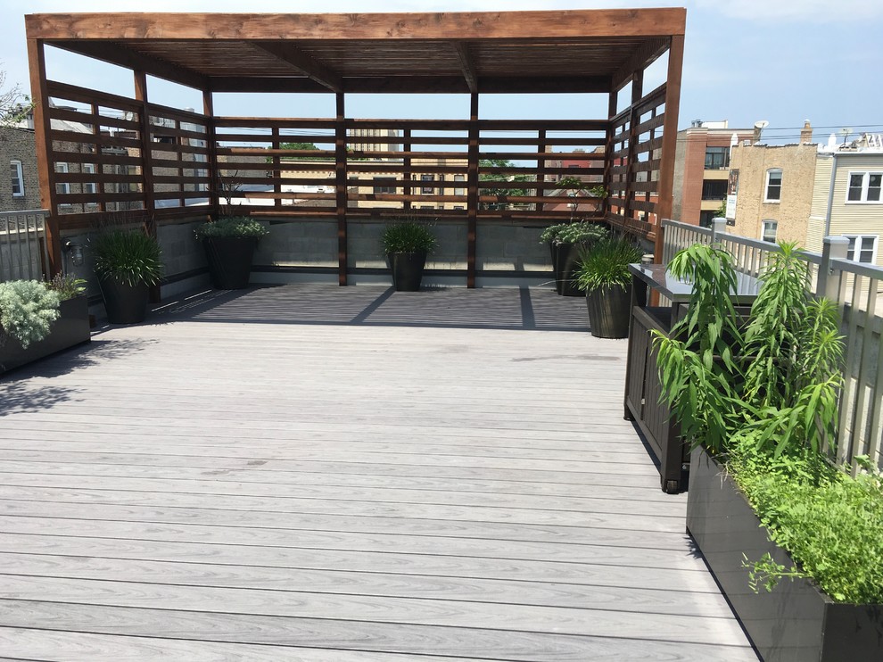 Transitional deck in Chicago.