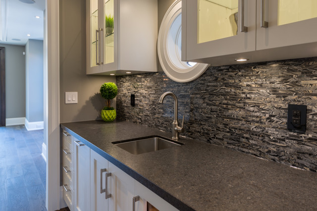 Inspiration for a small transitional home design remodel in Toronto