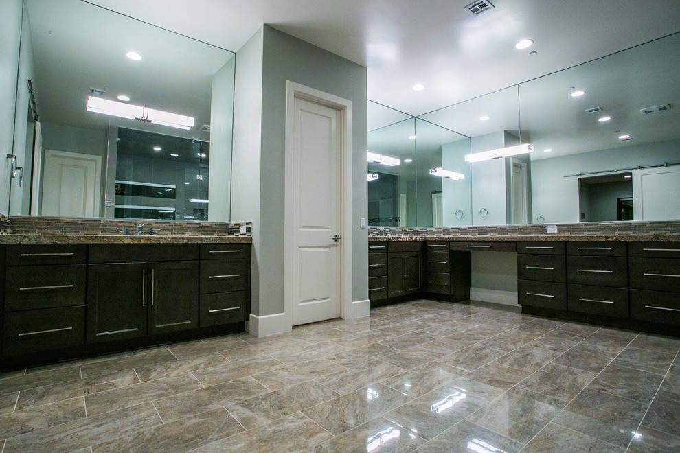 Inspiration for a contemporary bathroom remodel in Las Vegas