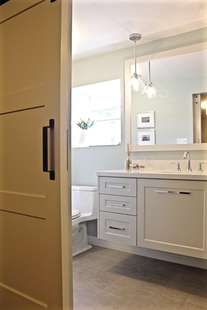Inspiration for a small transitional kids' white tile and porcelain tile porcelain tile alcove bathtub remodel in Toronto with shaker cabinets, white cabinets, a two-piece toilet, beige walls, an undermount sink and quartz countertops