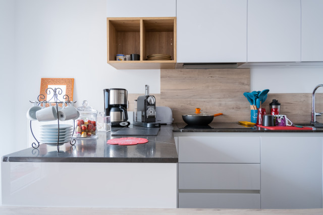 Cuisine Bianca modern-kitchen