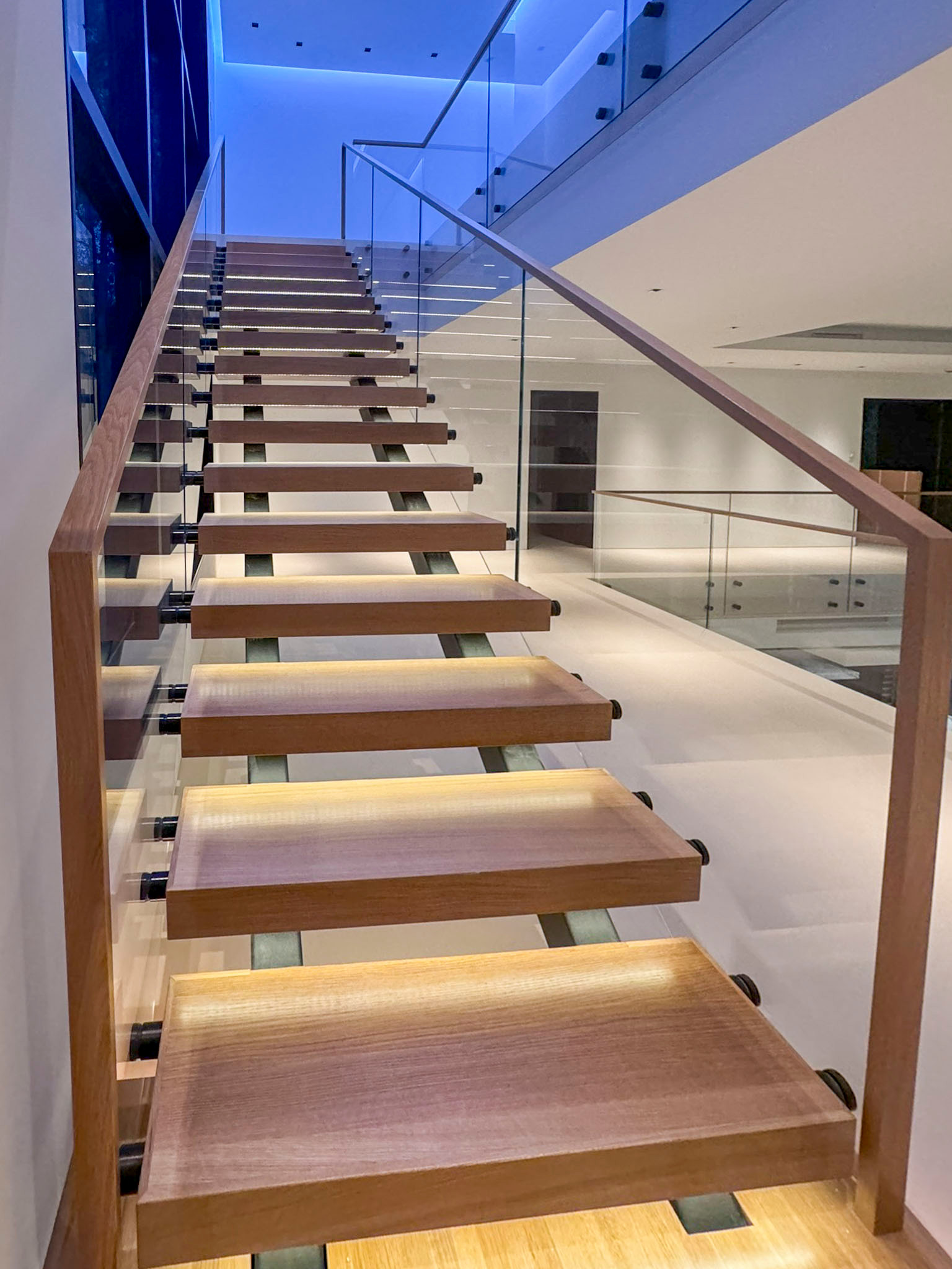 126_Visually Open and Light Contemporary Staircase, Mclean, VA 22102
