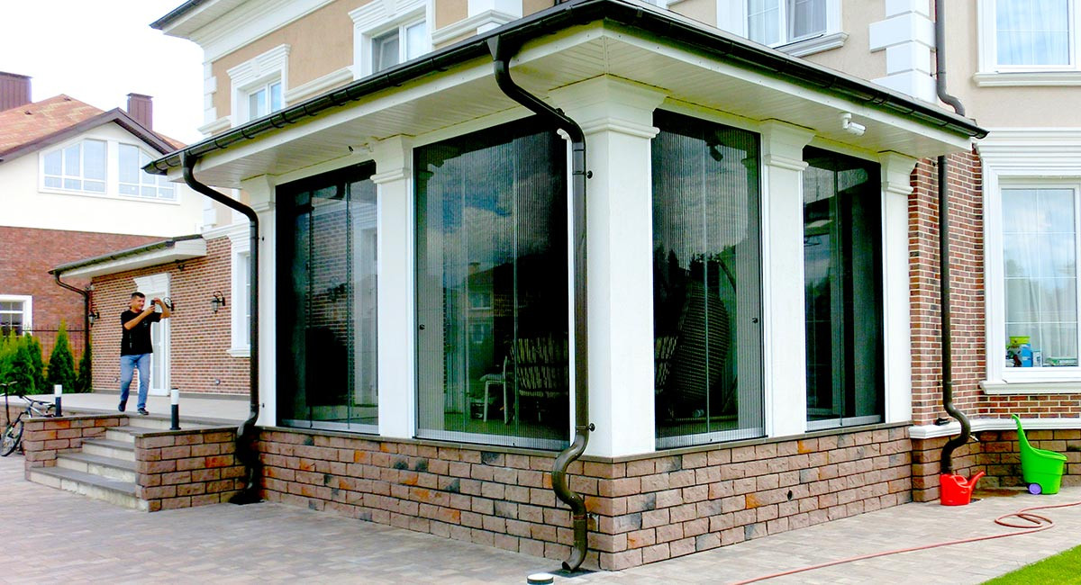 Раздвижное остекление с москитной сеткой