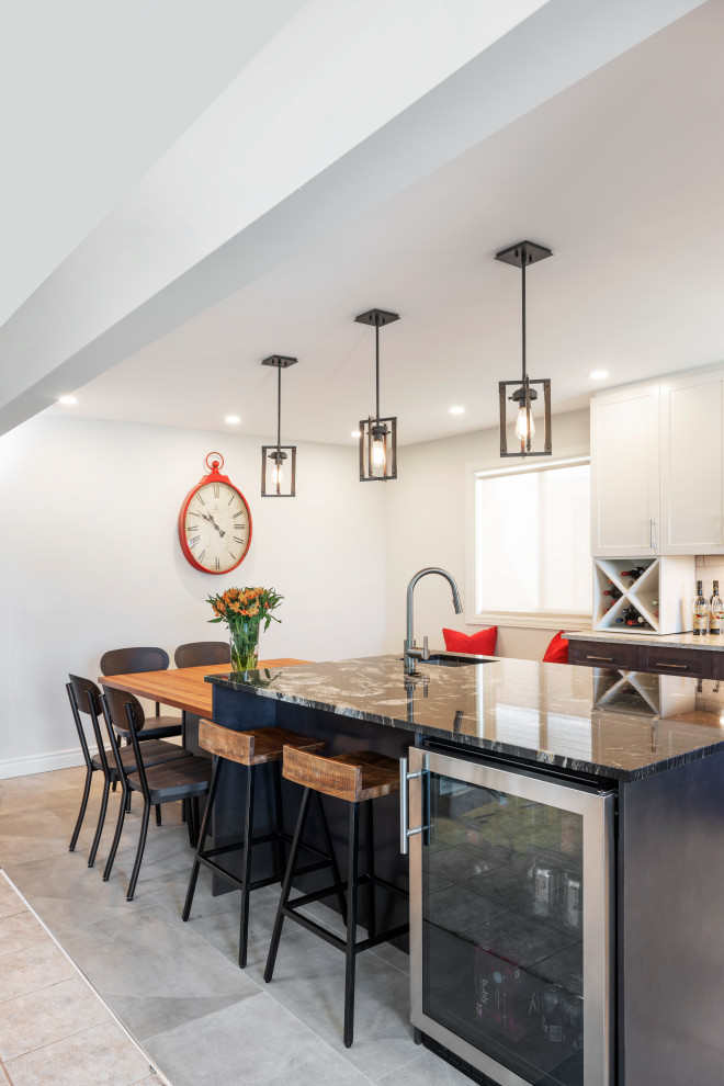 Example of a transitional home design design in Ottawa