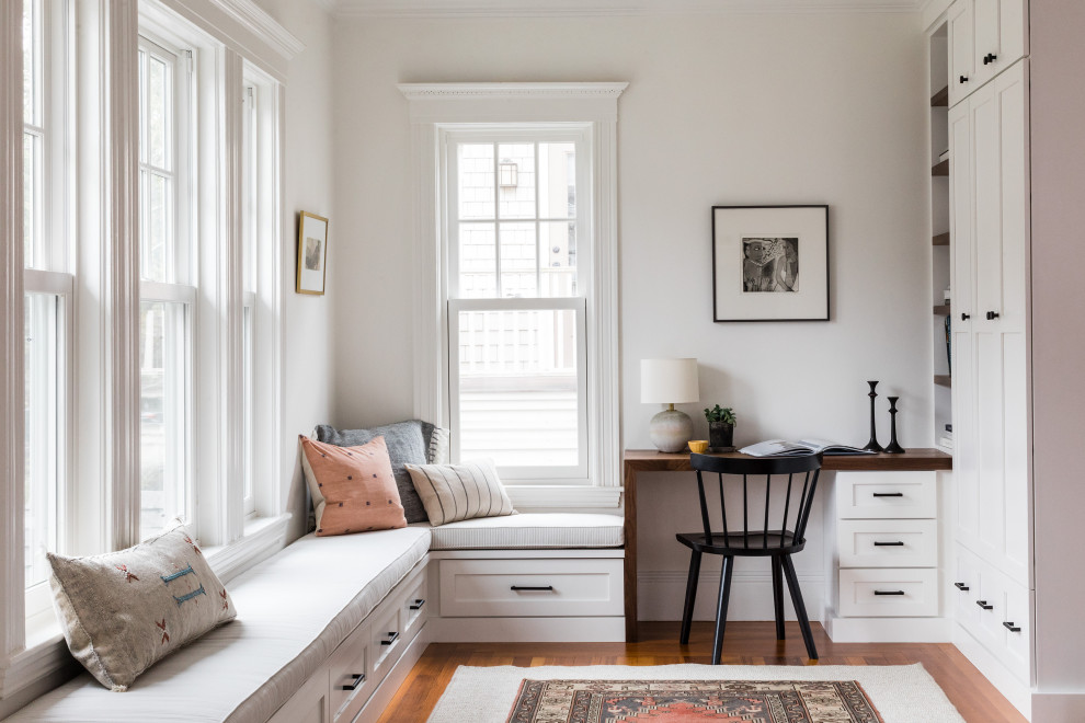 Design ideas for a transitional home office in Boston.