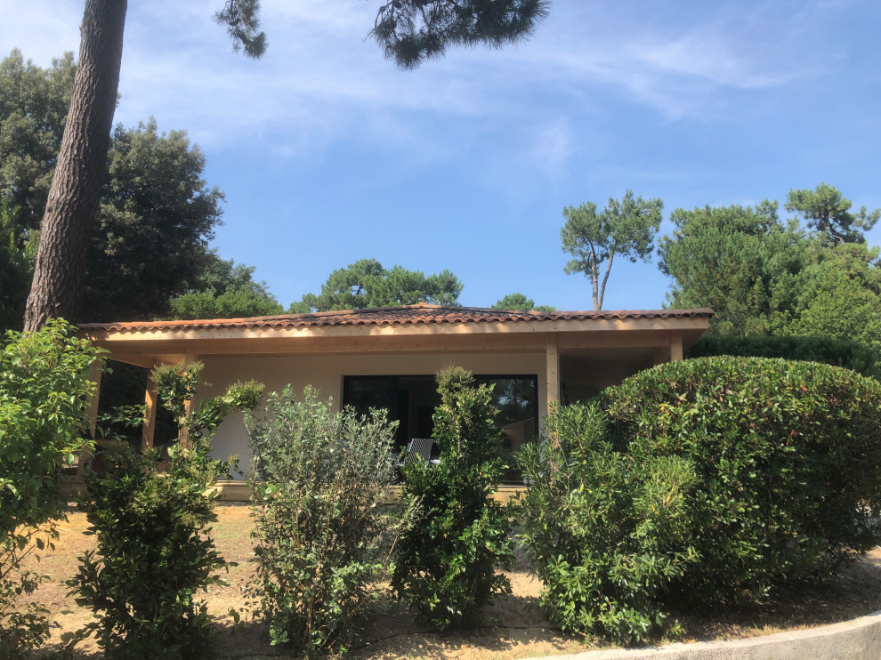 Aménagement d'une terrasse bord de mer.