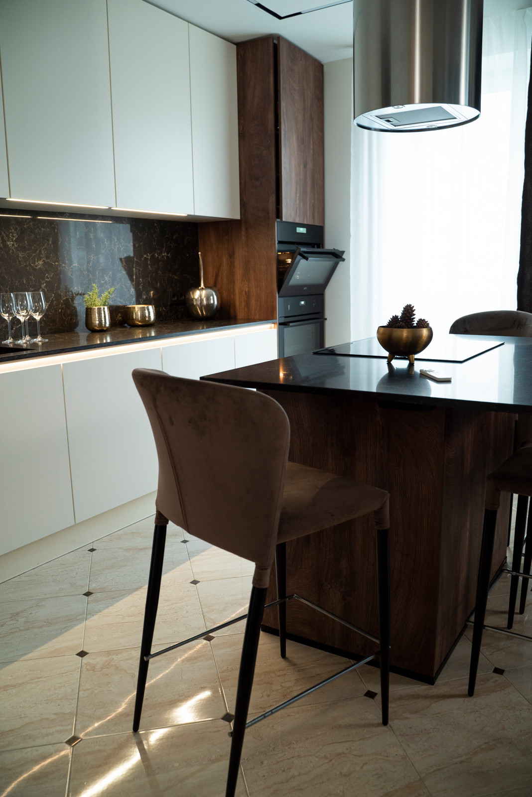 Кухня Burger  с островом в современном стиле