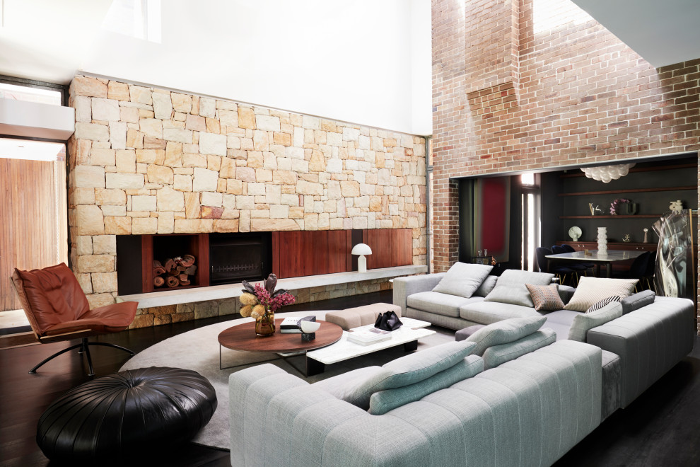 This is an example of a midcentury living room in Sydney.