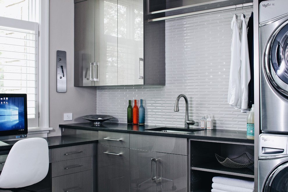 This is an example of a contemporary laundry room in Grand Rapids.