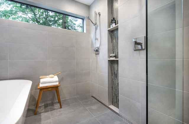 Gray Chic Master Bathroom nyklassisk-badrum