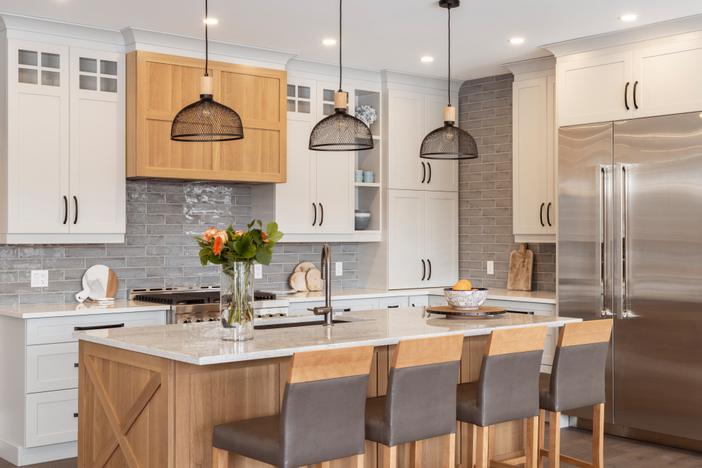 Example of a mid-sized transitional medium tone wood floor kitchen design in Toronto with shaker cabinets, gray cabinets, quartz countertops and gray backsplash