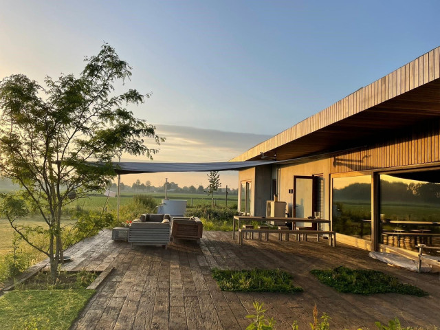 Pure inspiration contemporary-deck