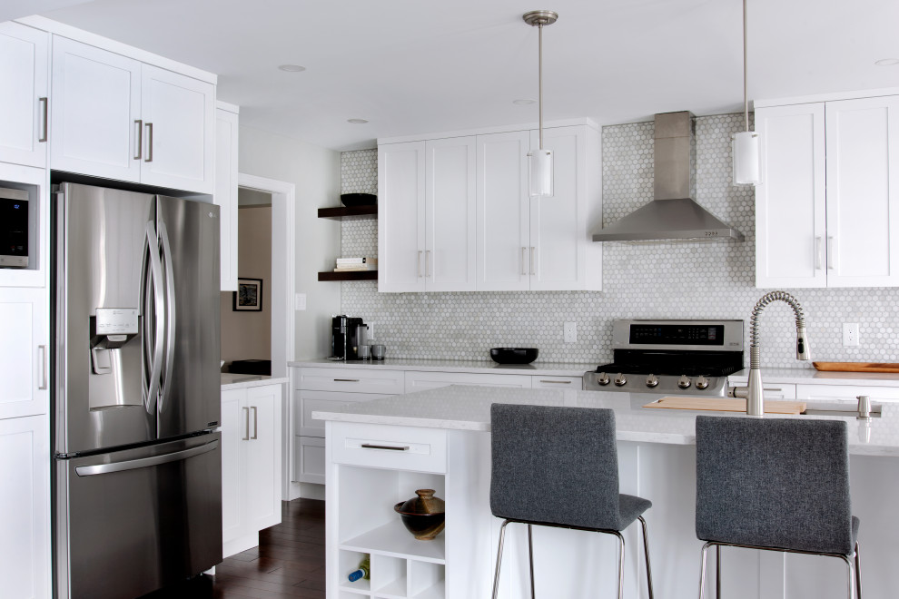 Inspiration for a transitional kitchen remodel in Ottawa