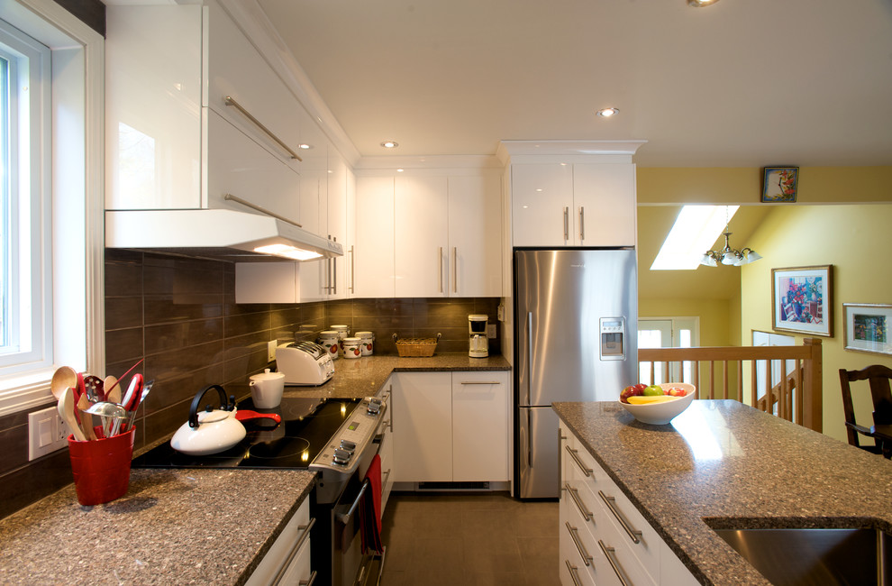 Large minimalist kitchen photo in Montreal