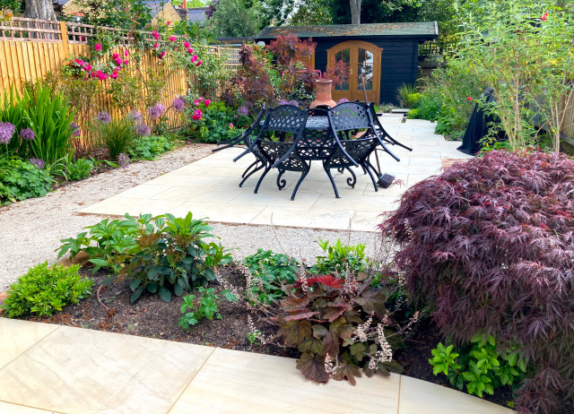 Pollinator friendly garden contemporary-uteplats