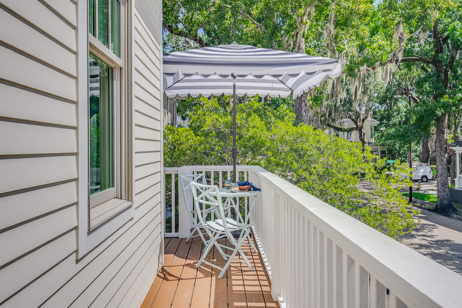 The Dragonfly Cottage/Carriage House