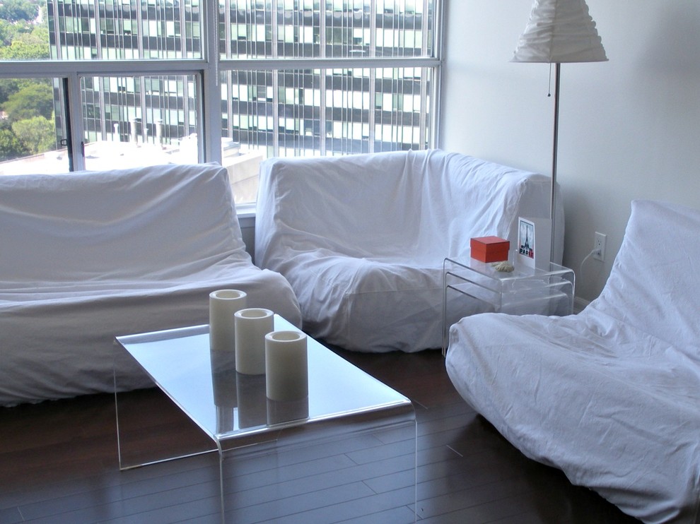 Home design - transitional home design idea in Toronto