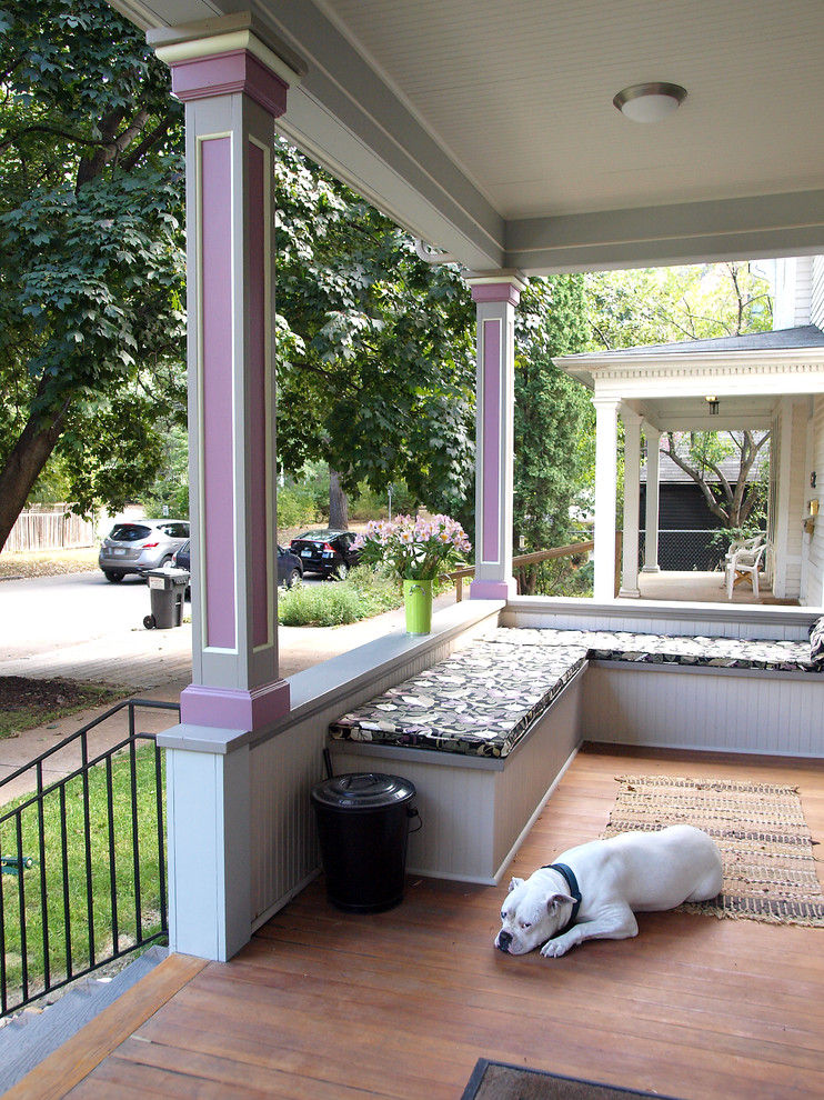 Design ideas for a traditional front yard verandah in Minneapolis.