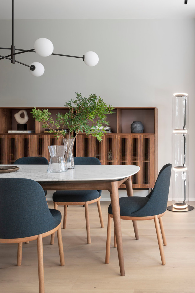 This is an example of a contemporary dining room in Barcelona.