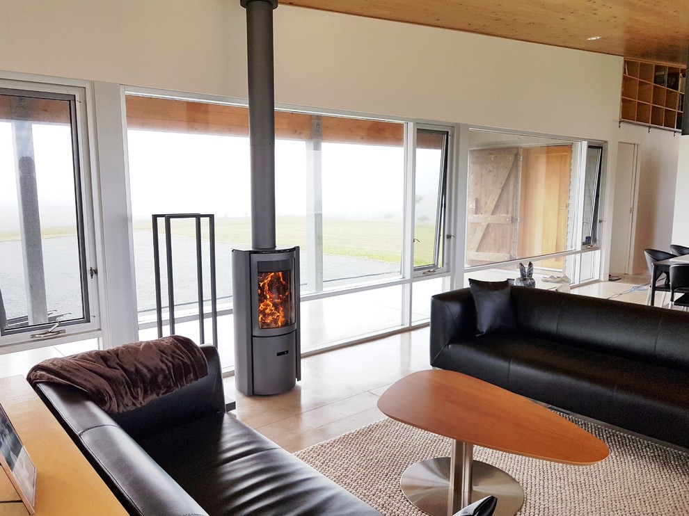 Home design - mid-sized contemporary home design idea
