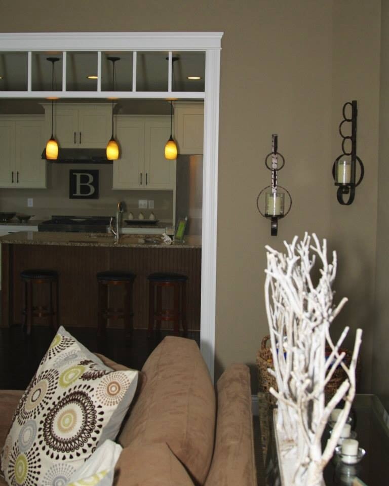 Example of an eclectic home design design in Chicago
