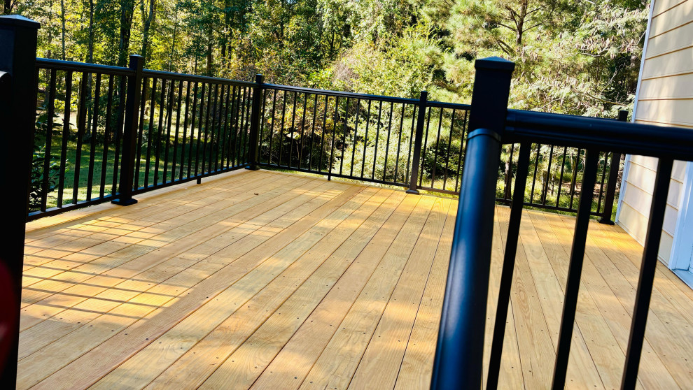 Wood Deck with Aluminum Rails