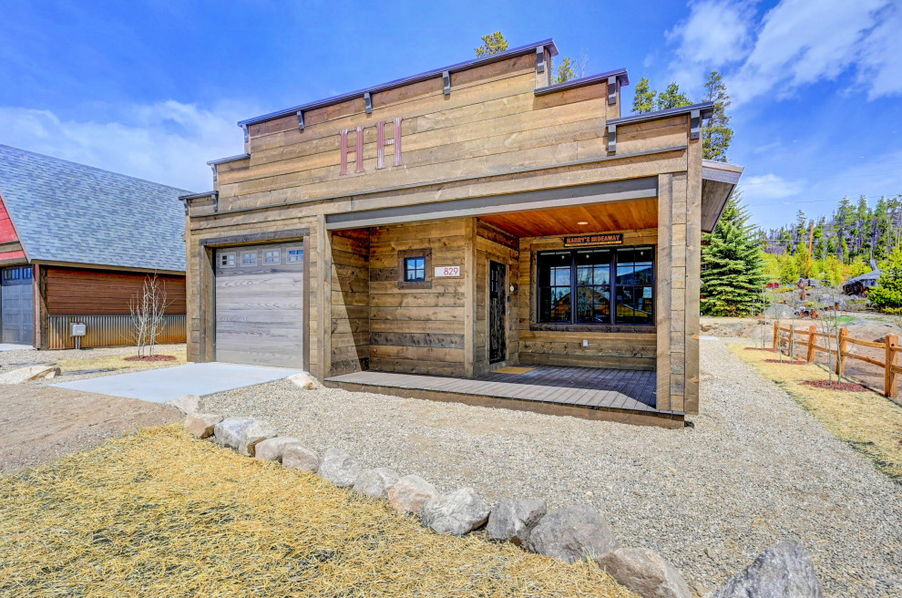 Home design - rustic home design idea in Denver