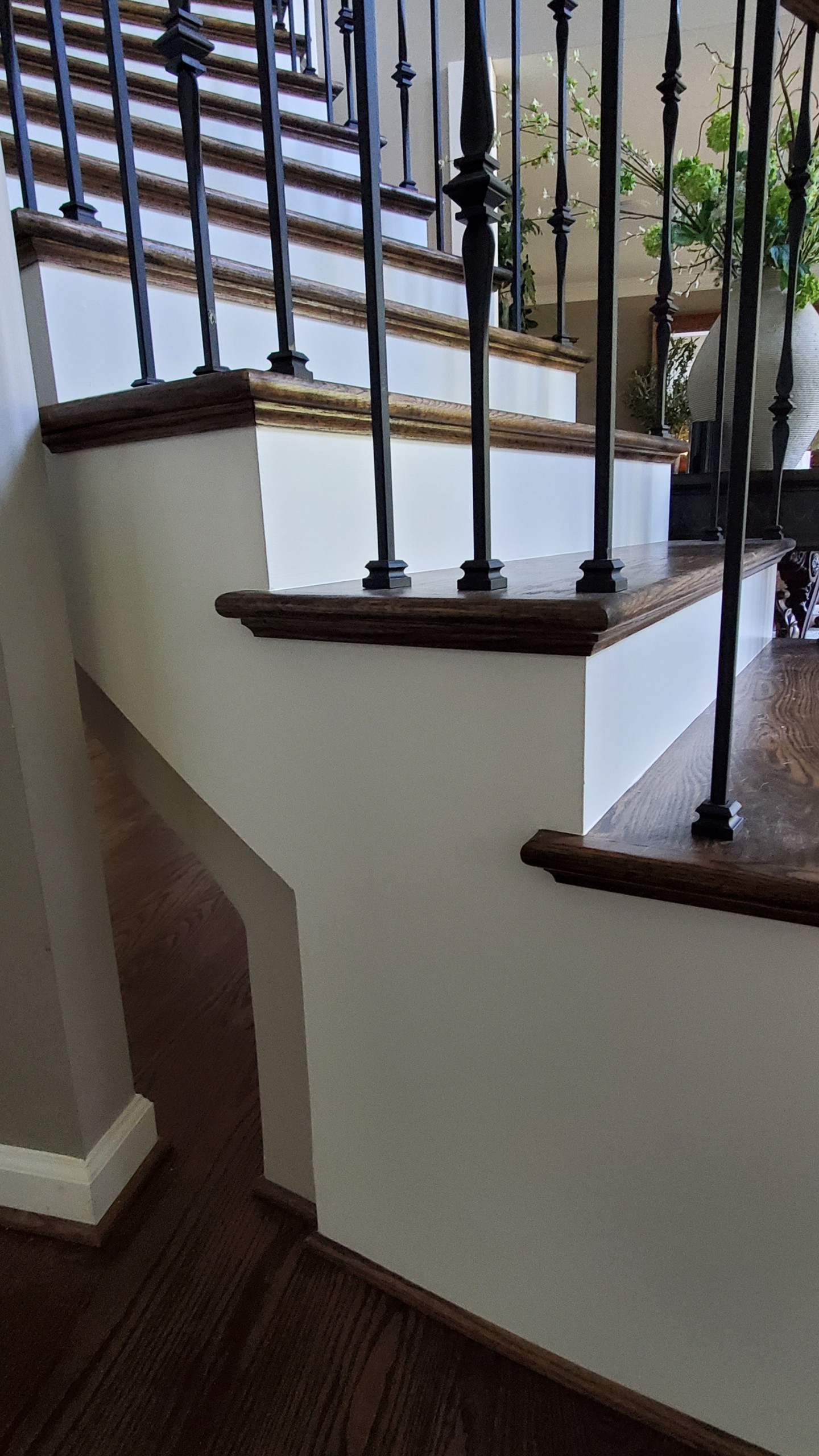Project #157 | Traditional Curved Foyer Staircase