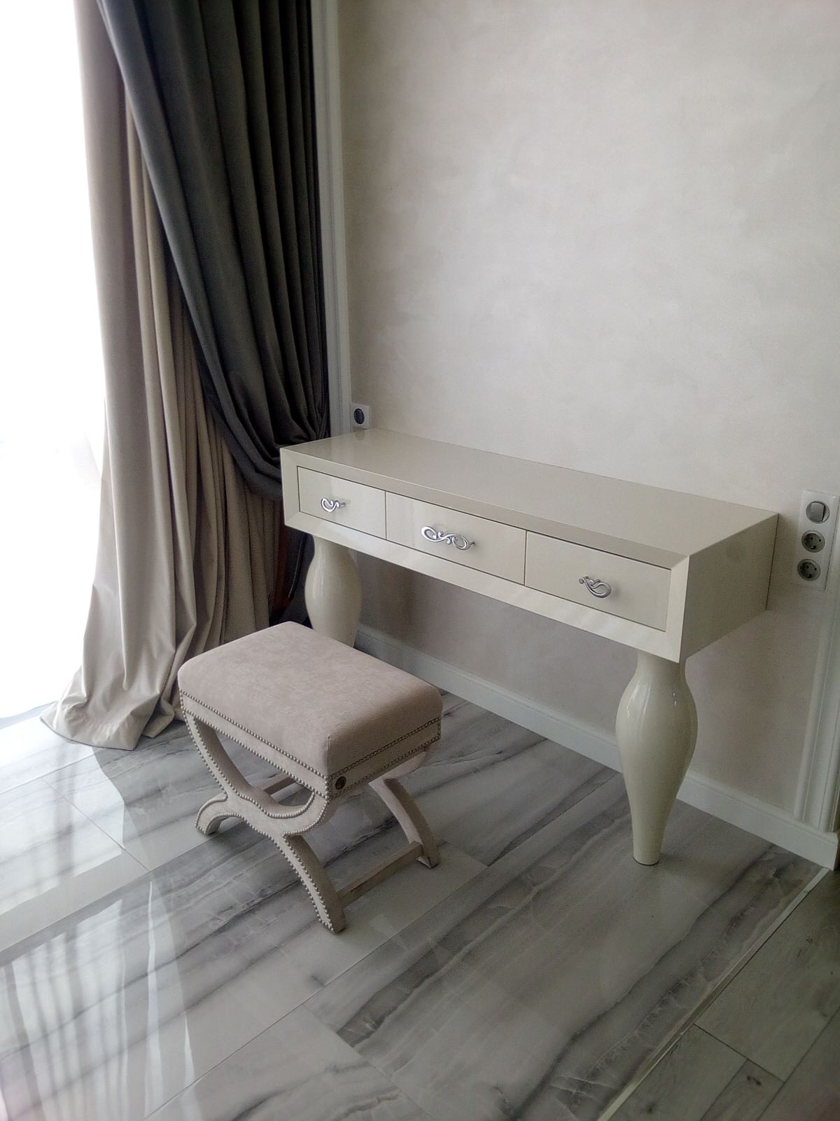 Мебель и аксессуары для спальни.