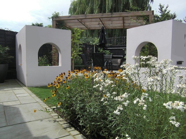 Windsor Garden With Mediterranean Style Courtyard Contemporary