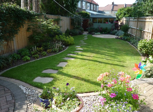Narrow back garden - Traditional - Garden - Surrey - by ...
