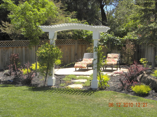 Structural Elements american-traditional-garden