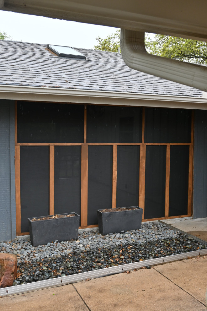 Inspiration for a rustic home design remodel in Dallas