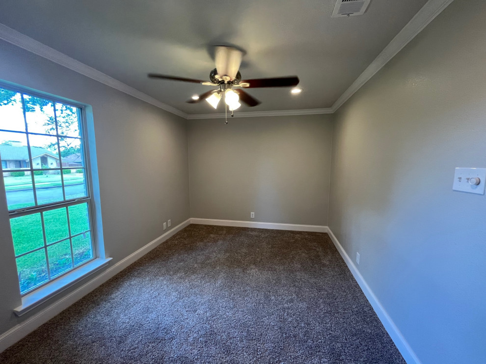 Bedroom - mid-sized transitional guest carpeted and beige floor bedroom idea in Dallas with gray walls and no fireplace