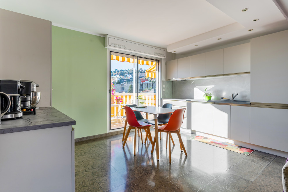Inspiration for a modern kitchen in Nice.