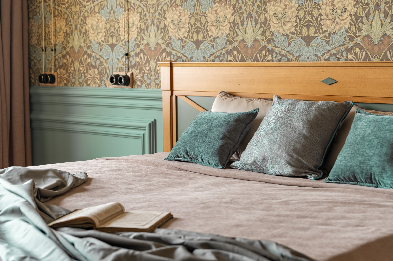 Боровая. Квартира режиссера.